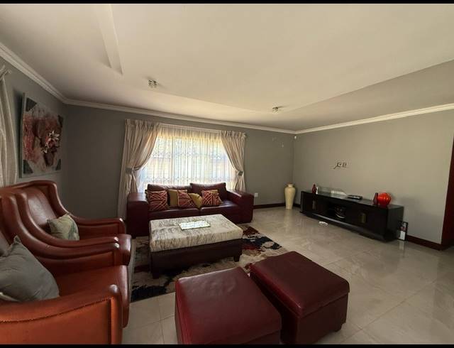 5 BEDROOM HOUSE FOR SALE IN CRYSTAL PARK